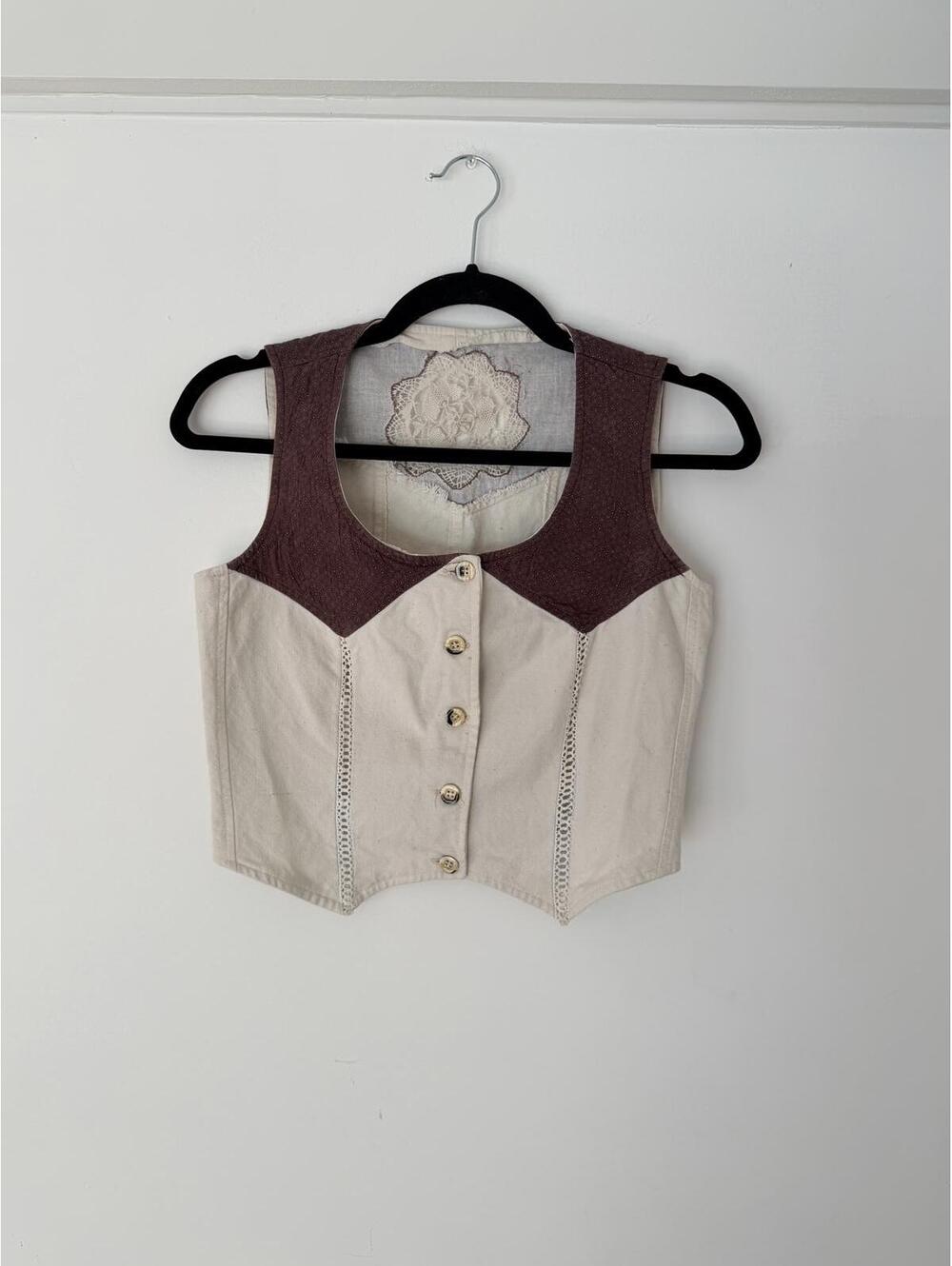 Two-Tone Button-Up Crop western Vest with Lace Detail size XS